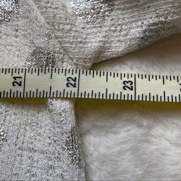 A’reve white with Silver Dots Short Sleeve Gauzy Top Size Medium - Picture 9 of 11